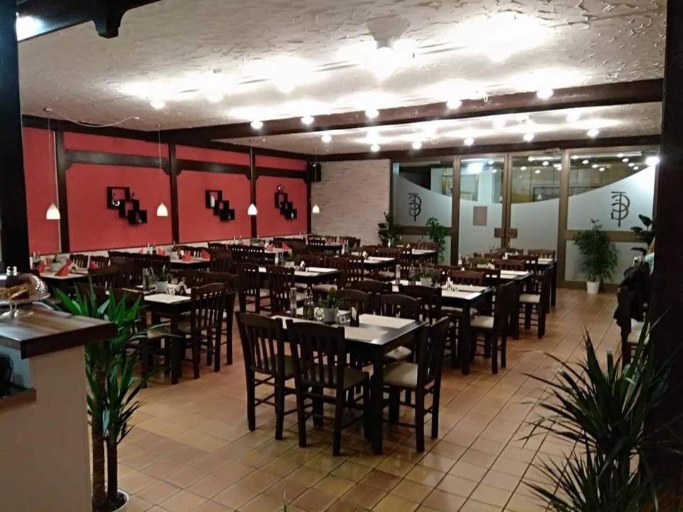 Restaurant El Greco Hostel Gundelfingen an der Donau ภายนอก รูปภาพ